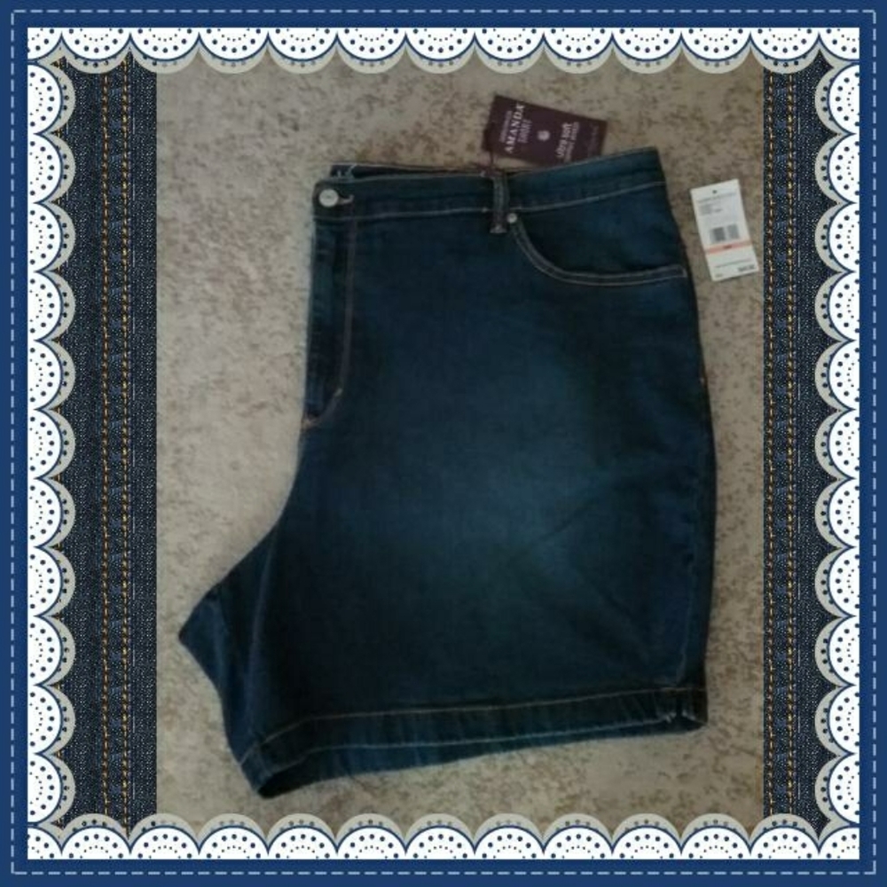 GlORIA Vanderbilt Jean Short